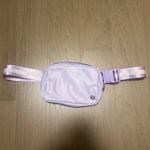 Lululemon Everywhere Belt Bag 1L Woodmark